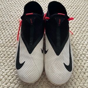 Nike Phantom VSN soccer cleats